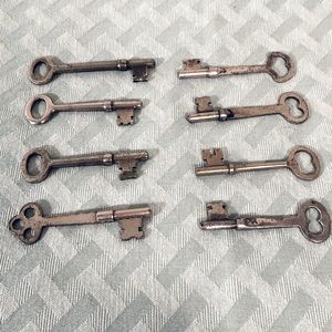 Eight Vintage Skeleton Keys
